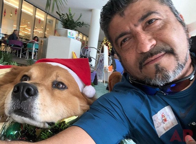 Annual Christmas Oncology Celebration by Family Esko at Nicklaus Children’s Hospital | Ale Ramos Therapy Animals