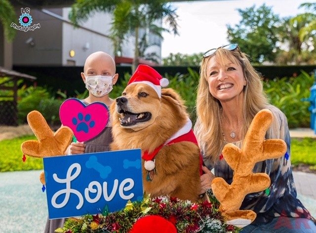 Annual Christmas Oncology Celebration by Family Esko at Nicklaus Children’s Hospital | Ale Ramos Therapy Animals