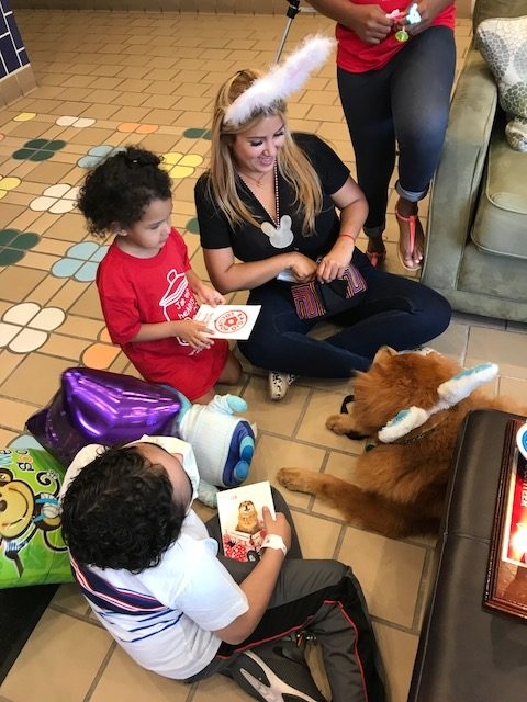 Easter Day at Ronald McDonald House | Ale Ramos Therapy Animals