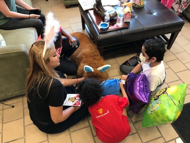 Easter Day at Ronald McDonald House | Ale Ramos Therapy Animals