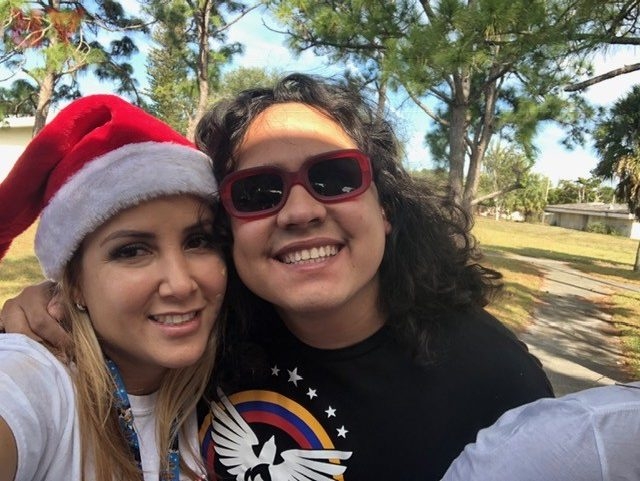 Nochebuena at His House | Ale Ramos Therapy Animals