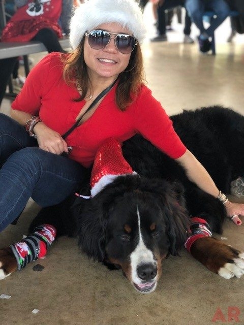 Nochebuena at His House | Ale Ramos Therapy Animals