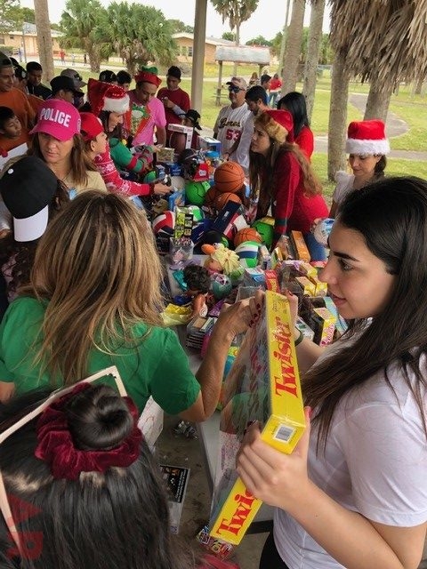 Nochebuena at His House | Ale Ramos Therapy Animals