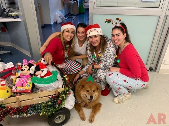 Pre-Christmas Visit at Nicklaus Children’s Hospital | Ale Ramos Therapy Animals
