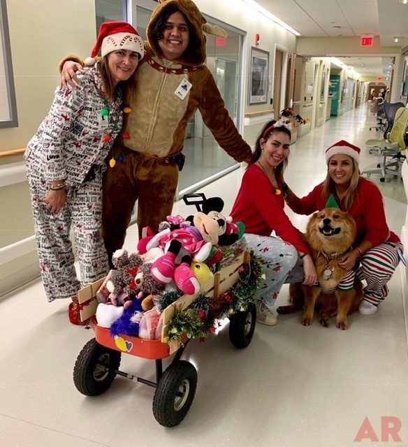 Pre-Christmas Visit at Nicklaus Children’s Hospital | Ale Ramos Therapy Animals