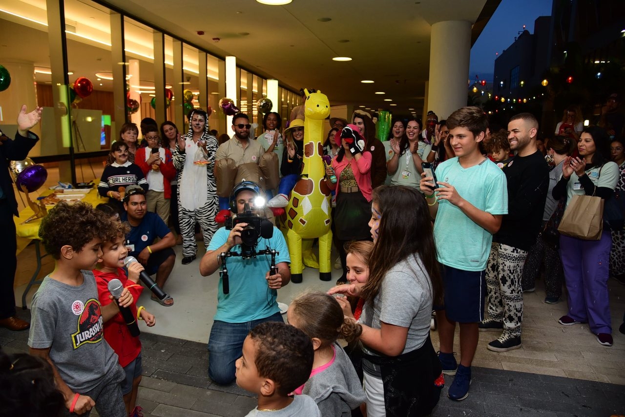 Radio Lollipop Birthday Party | Ale Ramos Therapy Animals