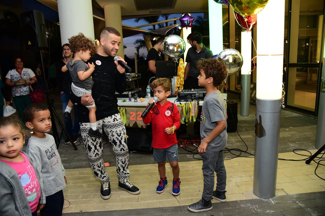 Radio Lollipop Birthday Party | Ale Ramos Therapy Animals