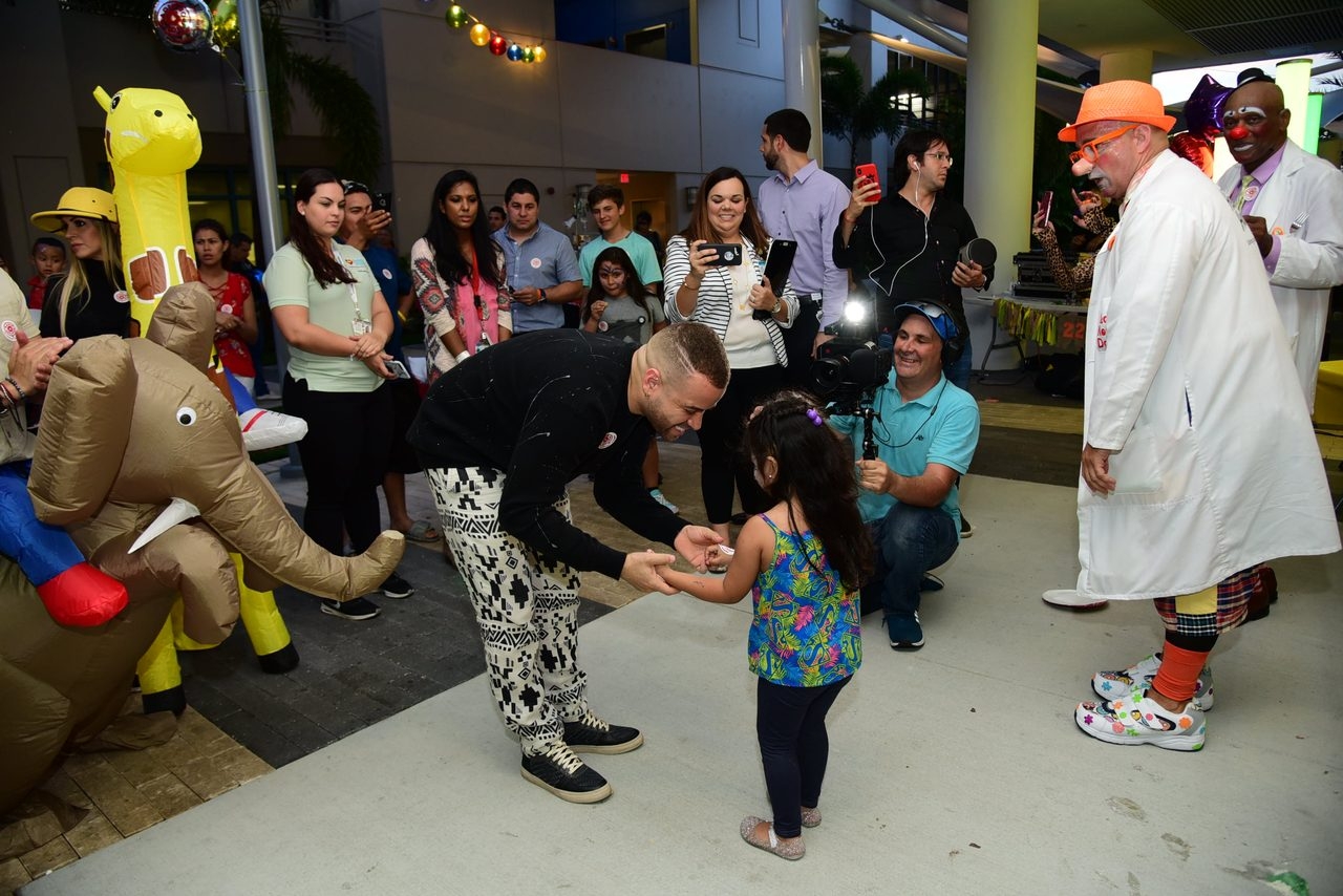 Radio Lollipop Birthday Party | Ale Ramos Therapy Animals