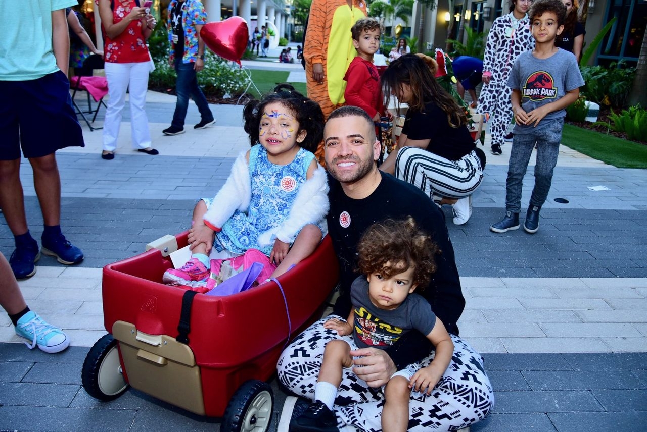 Radio Lollipop Birthday Party | Ale Ramos Therapy Animals