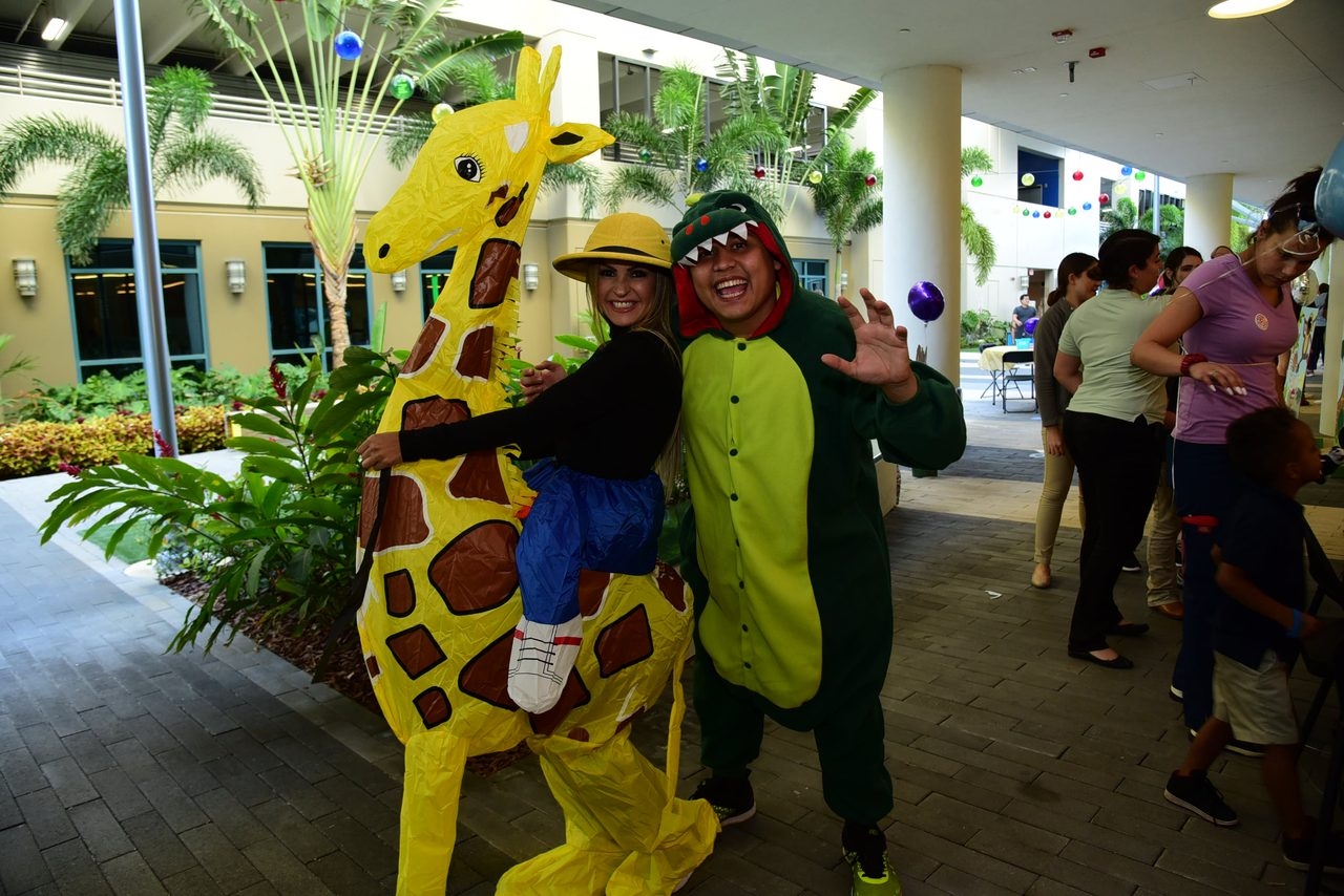 Radio Lollipop Birthday Party | Ale Ramos Therapy Animals