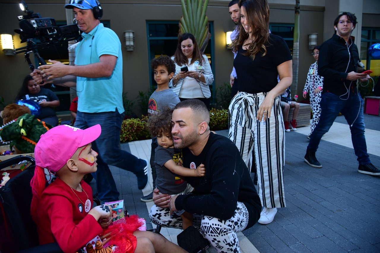 Radio Lollipop Birthday Party | Ale Ramos Therapy Animals
