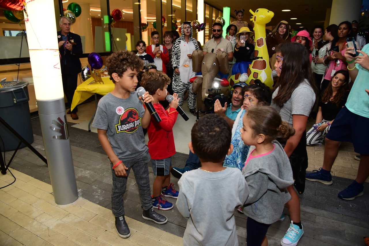 Radio Lollipop Birthday Party | Ale Ramos Therapy Animals