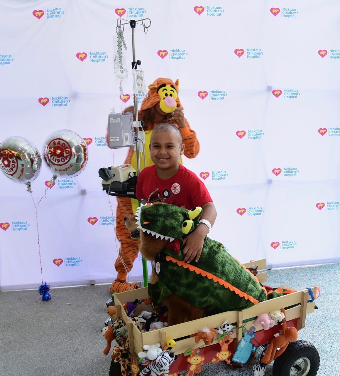 Radio Lollipop Birthday Party | Ale Ramos Therapy Animals
