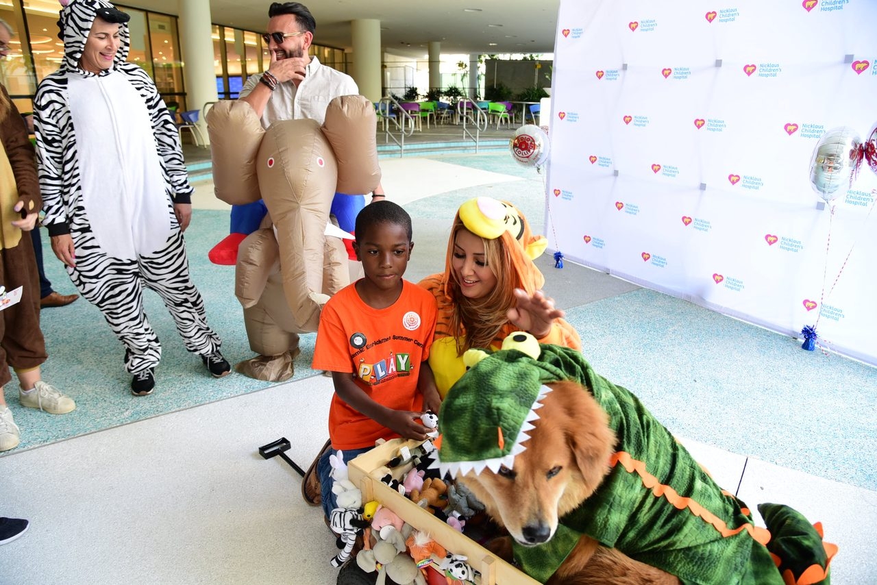 Radio Lollipop Birthday Party | Ale Ramos Therapy Animals
