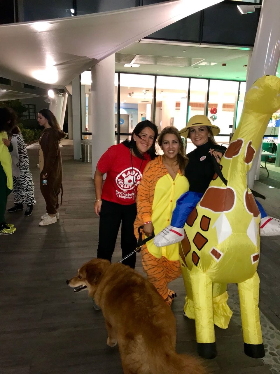 Radio Lollipop Birthday Party | Ale Ramos Therapy Animals