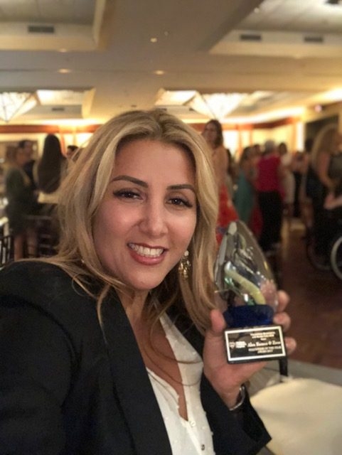 Recognition by Nicklaus Children’s Hospital - The Best Volunteers of the Year | Ale Ramos Therapy Animals