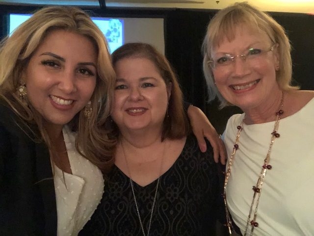 Recognition by Nicklaus Children’s Hospital - The Best Volunteers of the Year | Ale Ramos Therapy Animals