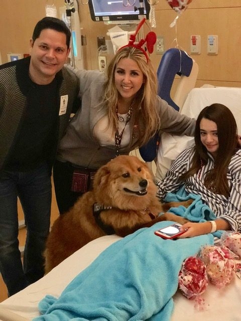 Rey Ruiz visits at Nicklaus Children’s Hospital by Radio Lollipop | Ale Ramos Therapy Animals