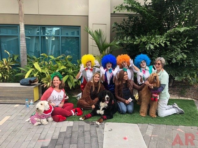 Santa Paws at Nicklaus Children’s Hospital | Ale Ramos Therapy Animals
