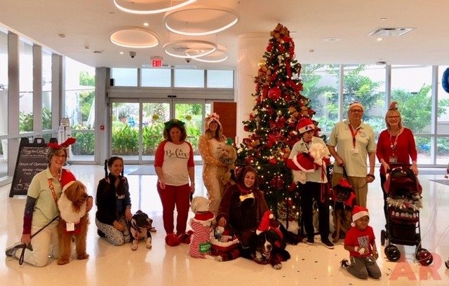 Santa Paws at Nicklaus Children’s Hospital | Ale Ramos Therapy Animals