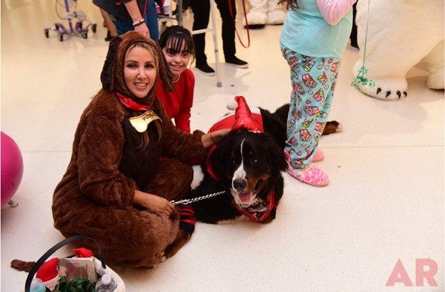 Santa Paws at Nicklaus Children’s Hospital | Ale Ramos Therapy Animals