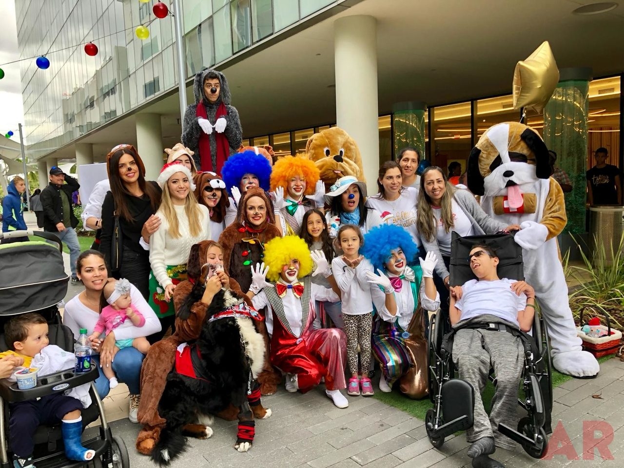 Santa Paws at Nicklaus Children’s Hospital | Ale Ramos Therapy Animals