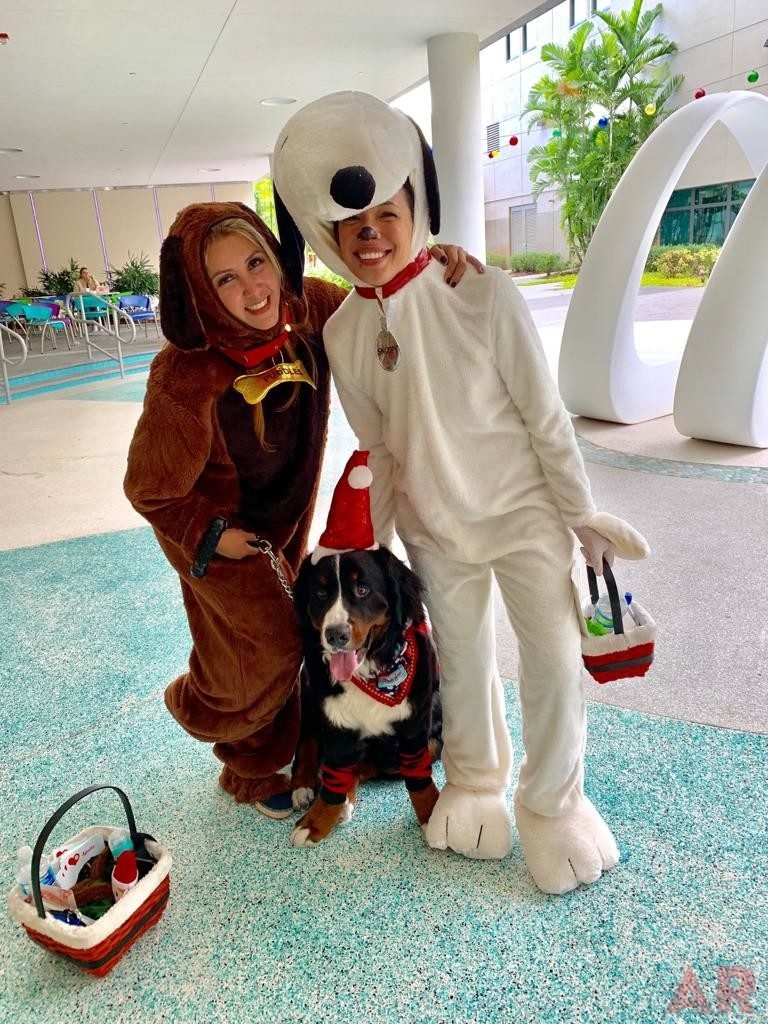 Santa Paws at Nicklaus Children’s Hospital | Ale Ramos Therapy Animals