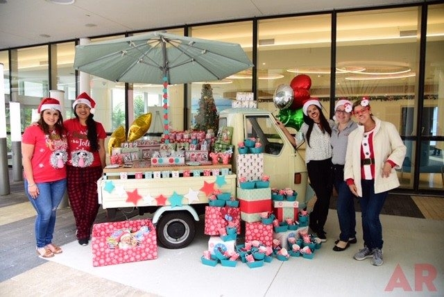 Santa Paws at Nicklaus Children’s Hospital | Ale Ramos Therapy Animals