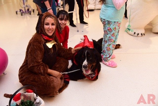 Santa Paws at Nicklaus Children’s Hospital | Ale Ramos Therapy Animals