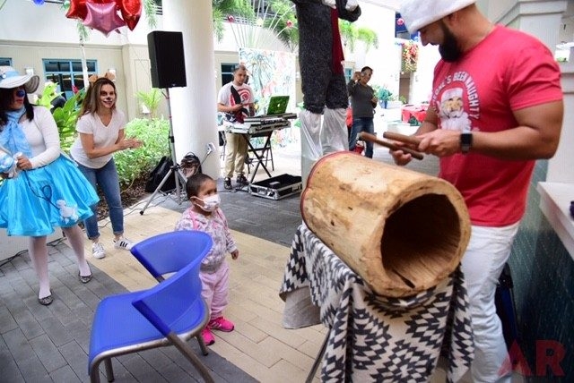 Santa Paws at Nicklaus Children’s Hospital | Ale Ramos Therapy Animals