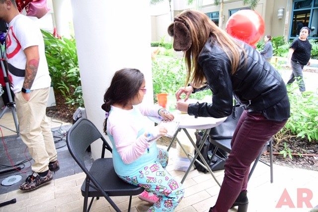 Santa Paws at Nicklaus Children’s Hospital | Ale Ramos Therapy Animals
