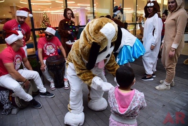 Santa Paws at Nicklaus Children’s Hospital | Ale Ramos Therapy Animals