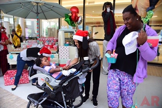 Santa Paws at Nicklaus Children’s Hospital | Ale Ramos Therapy Animals