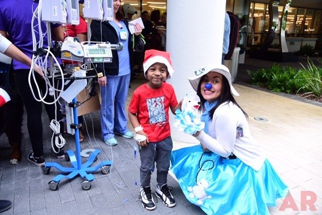 Santa Paws at Nicklaus Children’s Hospital | Ale Ramos Therapy Animals