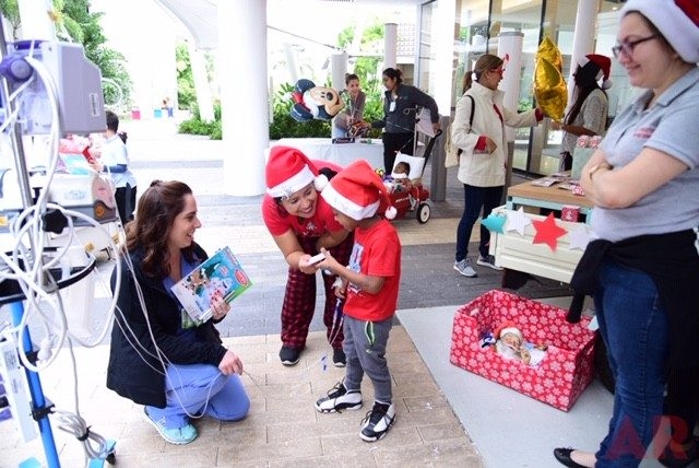 Santa Paws at Nicklaus Children’s Hospital | Ale Ramos Therapy Animals