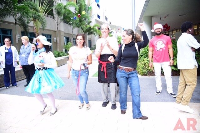 Santa Paws at Nicklaus Children’s Hospital | Ale Ramos Therapy Animals
