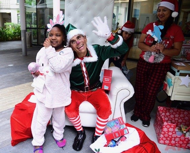 Santa Paws at Nicklaus Children’s Hospital | Ale Ramos Therapy Animals