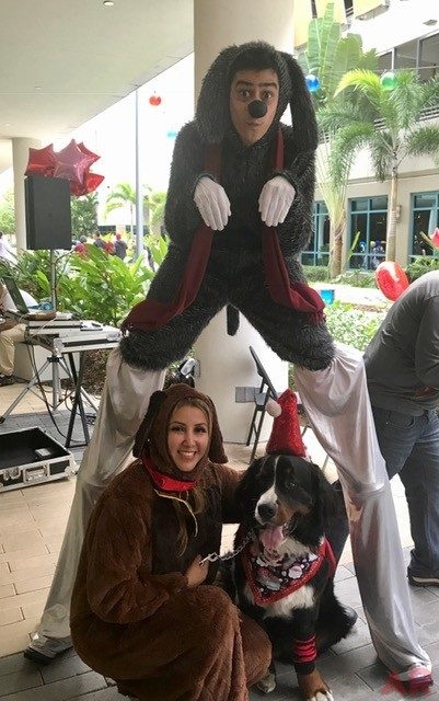 Santa Paws at Nicklaus Children’s Hospital | Ale Ramos Therapy Animals