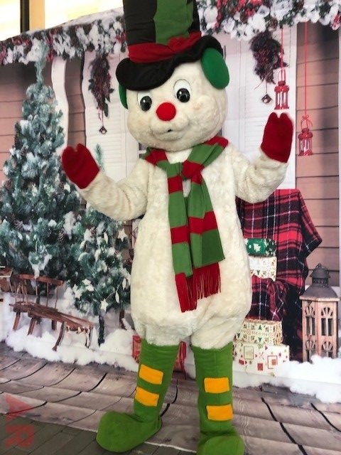 Tree Lighting Ceremony by Nicklaus Children’s Hospital | Ale Ramos Therapy Animals