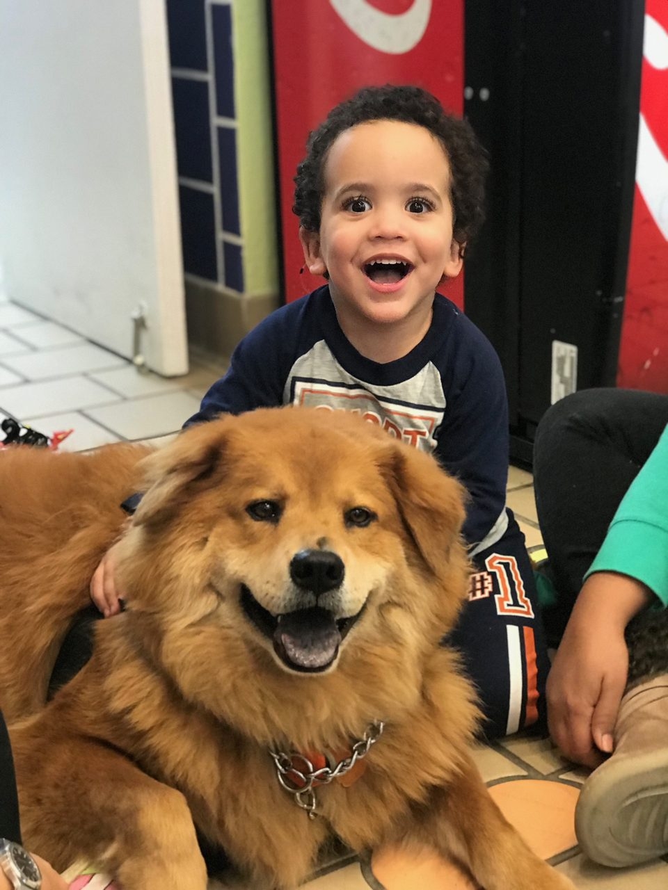 Visit at Ronald McDonald House | Ale Ramos Therapy Animals