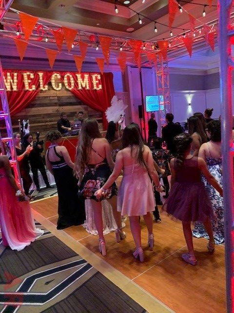 6th Annual Carlin Prom Night by Nicklaus Children’s Hospital | Ale Ramos Therapy Animals