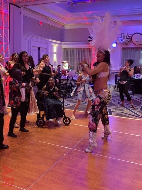 6th Annual Carlin Prom Night by Nicklaus Children’s Hospital | Ale Ramos Therapy Animals