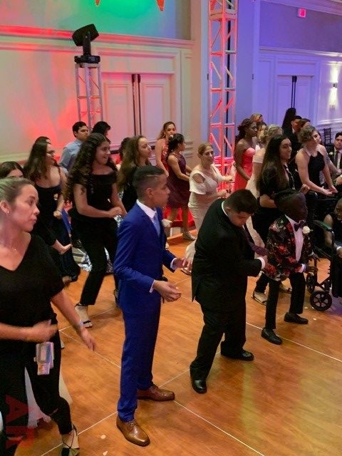 6th Annual Carlin Prom Night by Nicklaus Children’s Hospital | Ale Ramos Therapy Animals