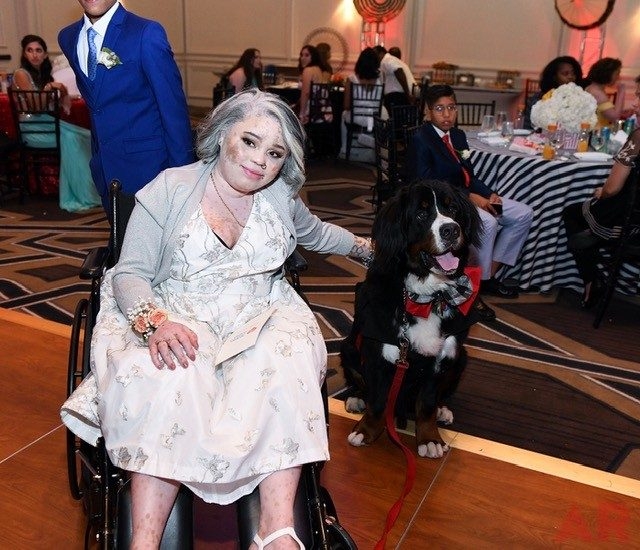 6th Annual Carlin Prom Night by Nicklaus Children’s Hospital | Ale Ramos Therapy Animals