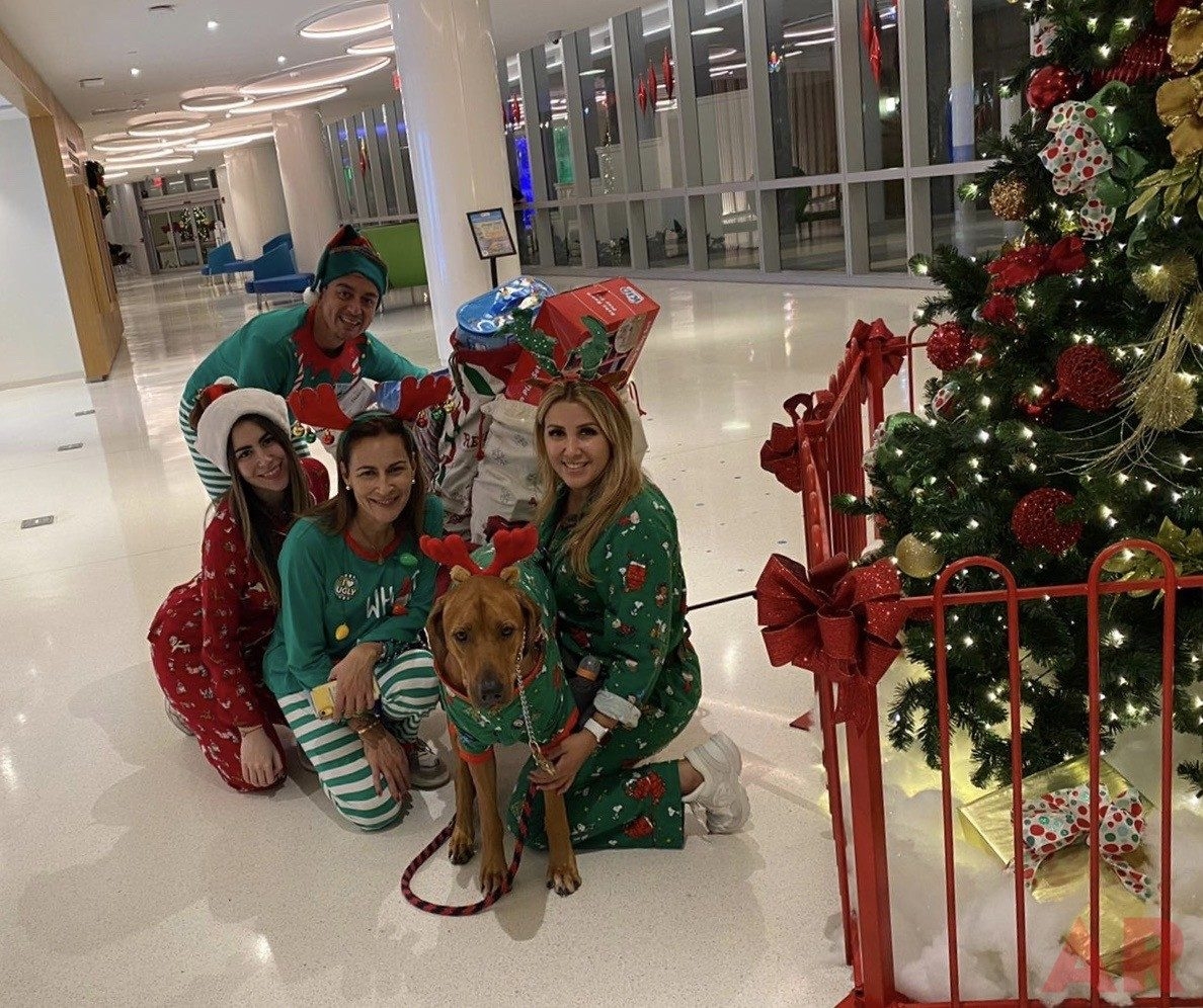 Christmas Day at Nicklaus Children’s Hospital | Ale Ramos Therapy Animals