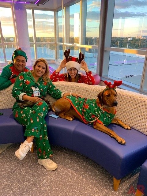 Christmas Day at Nicklaus Children’s Hospital | Ale Ramos Therapy Animals