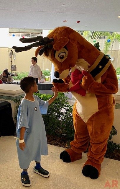 Festival of Light Ceremony by Nicklaus Children’s Hospital | Ale Ramos Therapy Animals