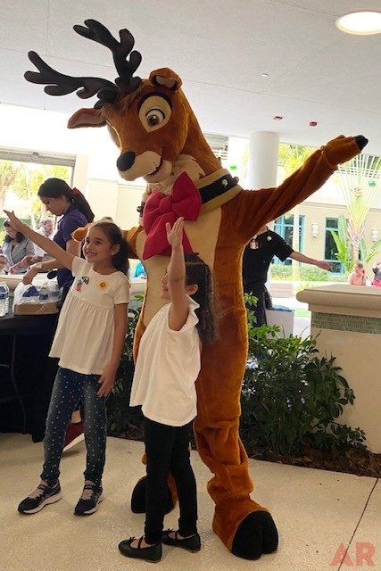 Festival of Light Ceremony by Nicklaus Children’s Hospital | Ale Ramos Therapy Animals