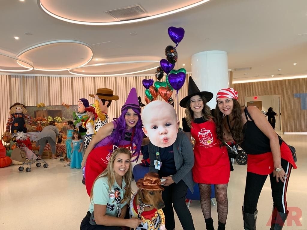 Halloween Party at Nicklaus Children’s Hospital | Ale Ramos Therapy Animals