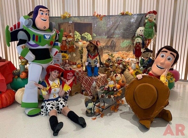 Halloween Party at Nicklaus Children’s Hospital | Ale Ramos Therapy Animals